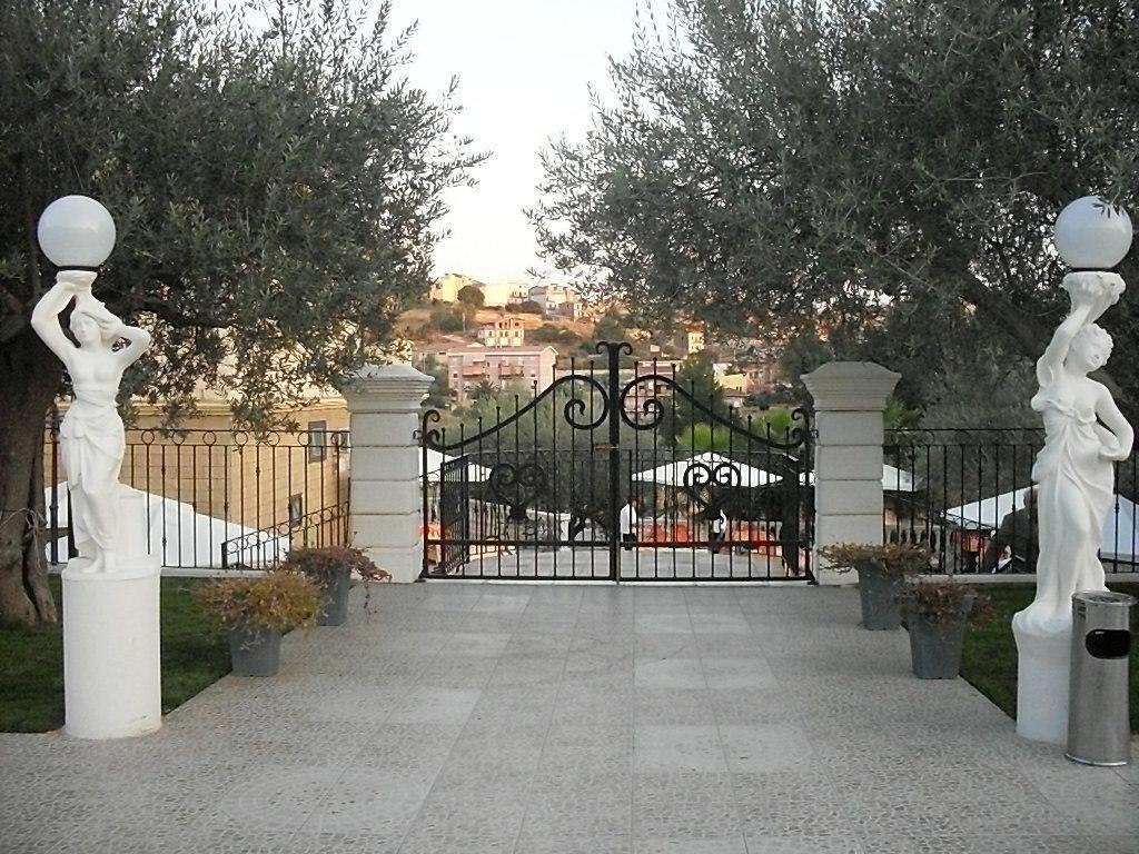 Hotel Parco Degli Ulivi Mirabella Imbaccari Exterior foto